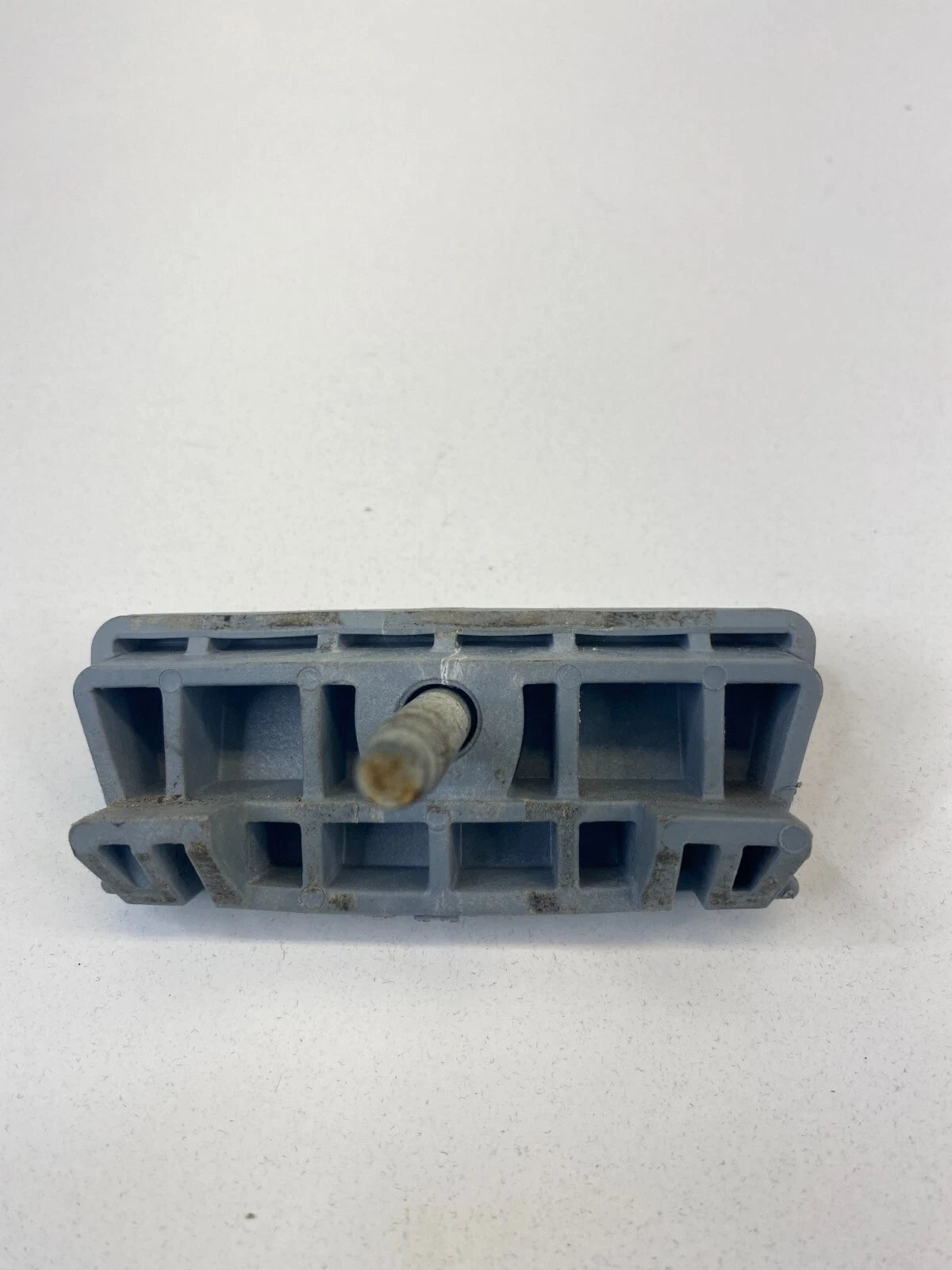 2016 CHEVROLET IMPALA 11-16 REGAL 2.5L BATTERY HOLDER DOWN MOUNT 09115187 OEM