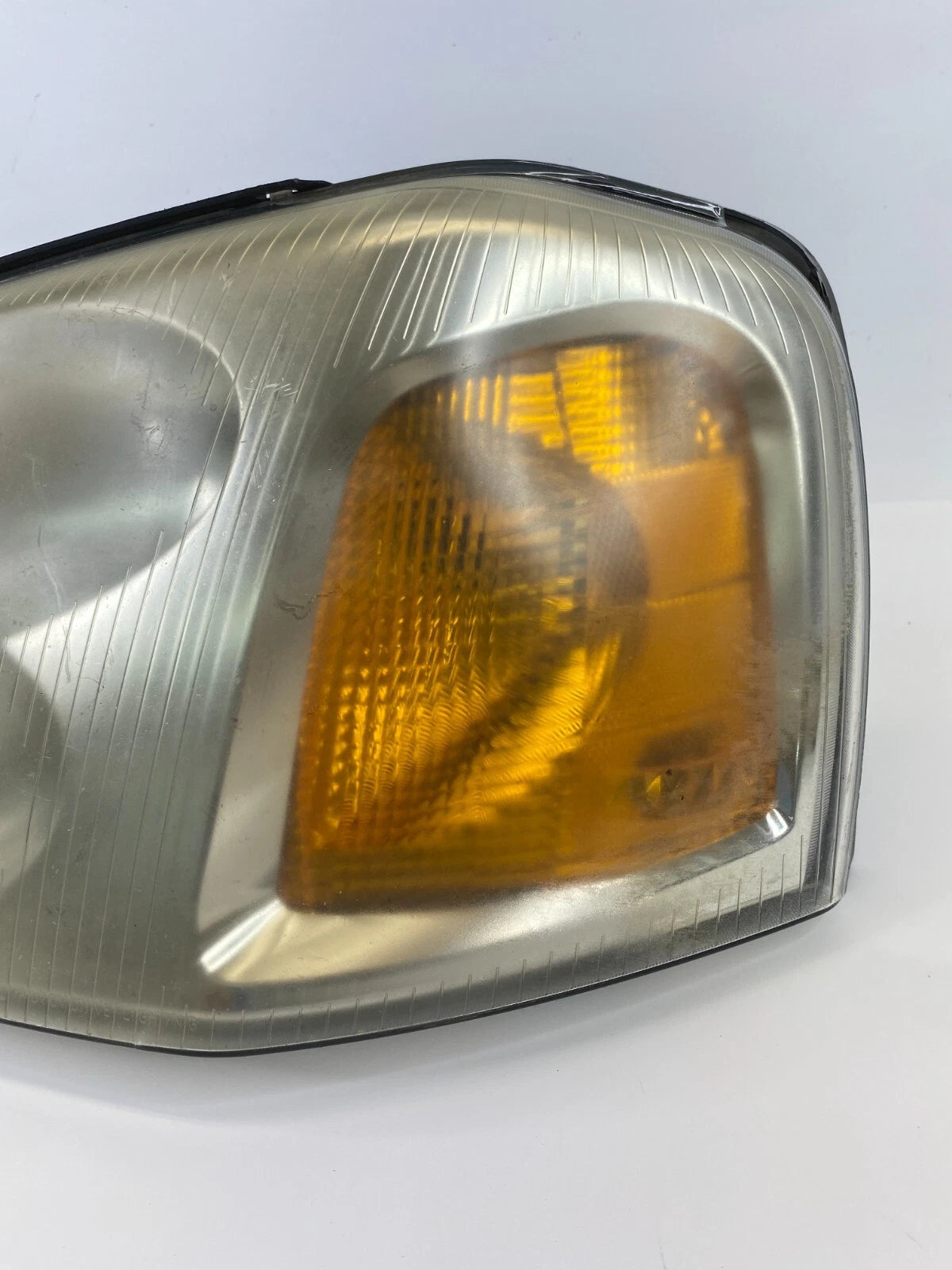 2002-2009 GMC ENVOY LEFT DRIVER SIDE HEADLIGHT HEADLAMP ASSEMBLY 15866071 OEM