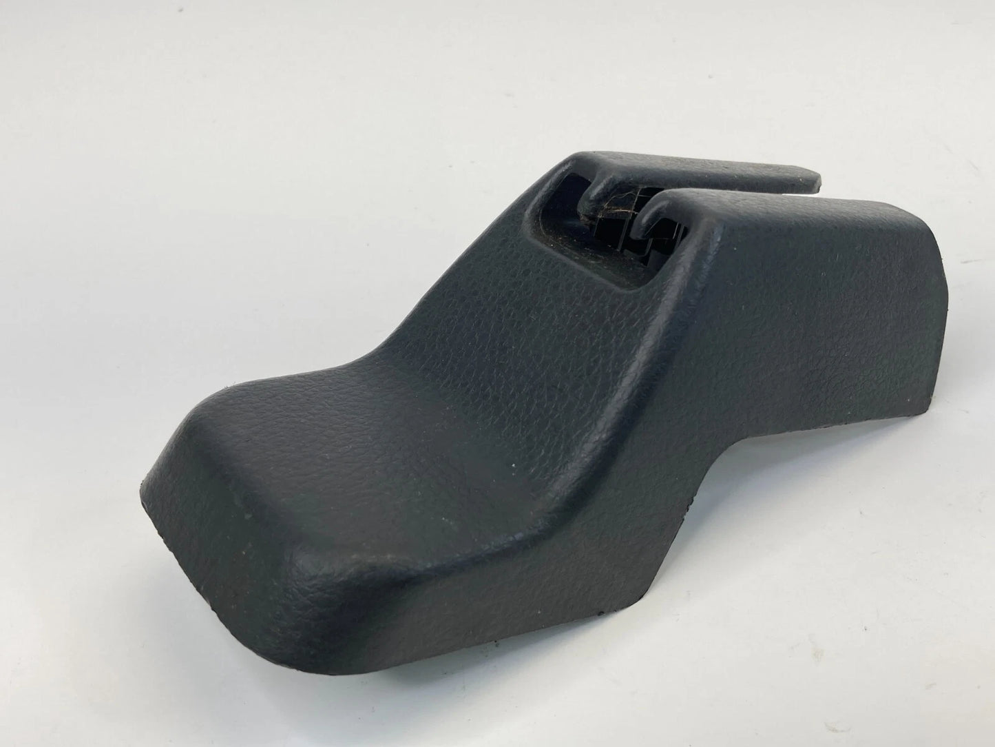 2003-2007 NISSAN MURANO SEAT RIGHT SIDE RAIL TRACK END COVER TRIM 87509-CA000