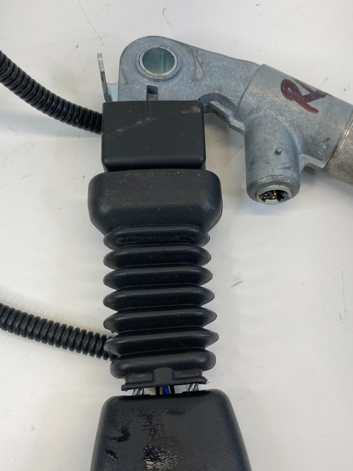 2005 06 07 08 09 10 2011 Cadillac STS Rear Left Back Seat Belt Buckle OEM