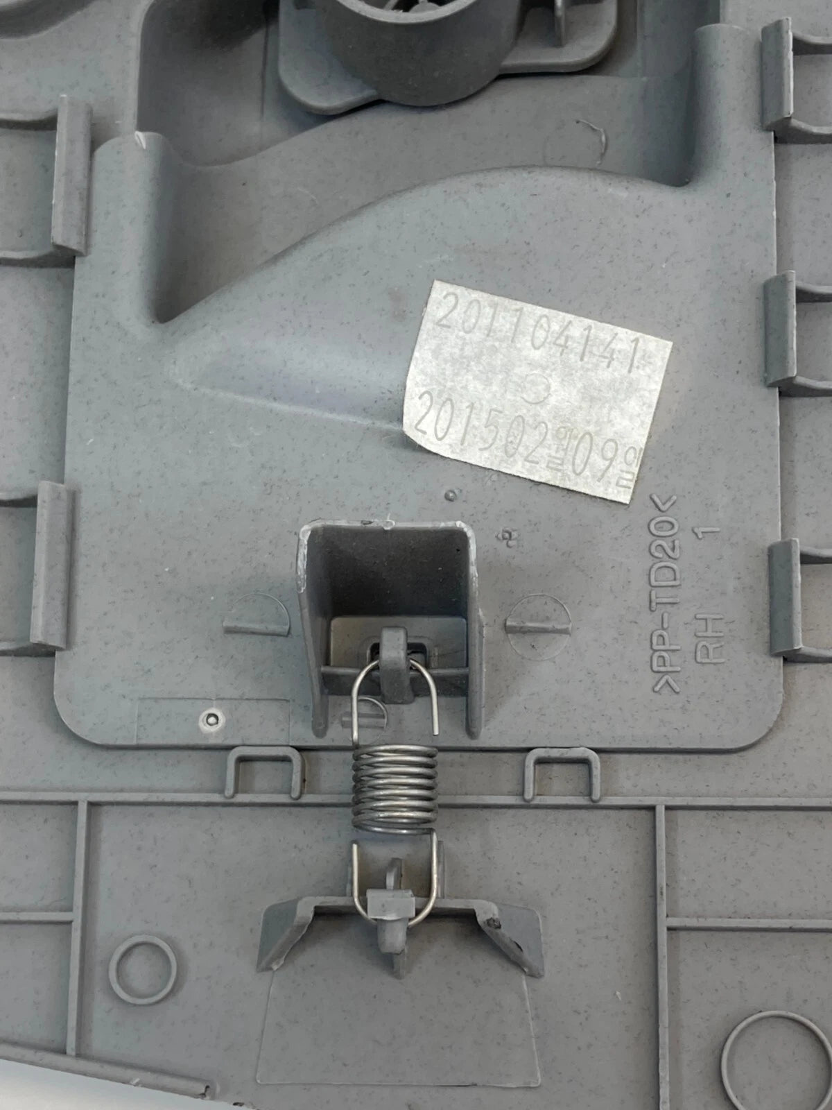 12-17 HYUNDAI ACCENT SEDAN FRONT RIGHT SEAT BELT ADJUSTER COVER CAP 85842-1R02