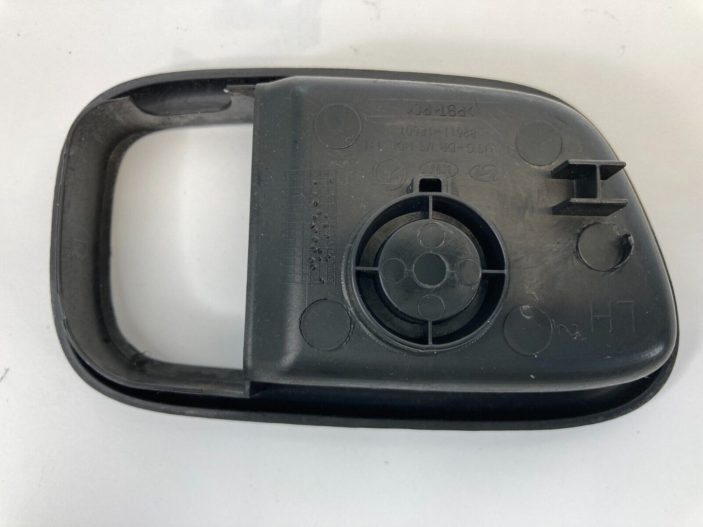 2006-2011 Hyundai Accent Front Left Interior Door Handle Cover Bezel Trim