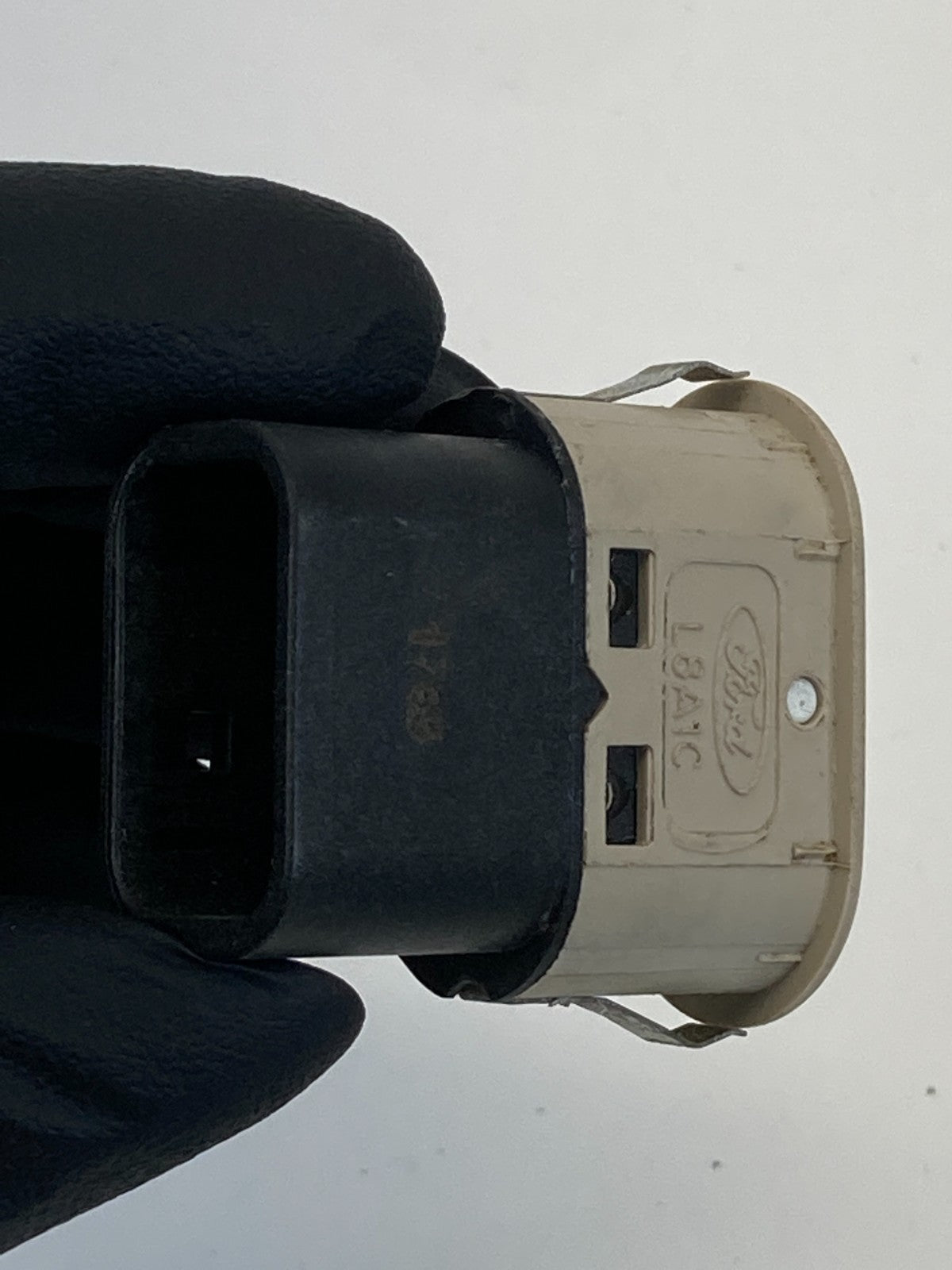 2002-2006 Lincoln Navigator Front Right Seat Lumbar Control Switch 2L7T14B178AA