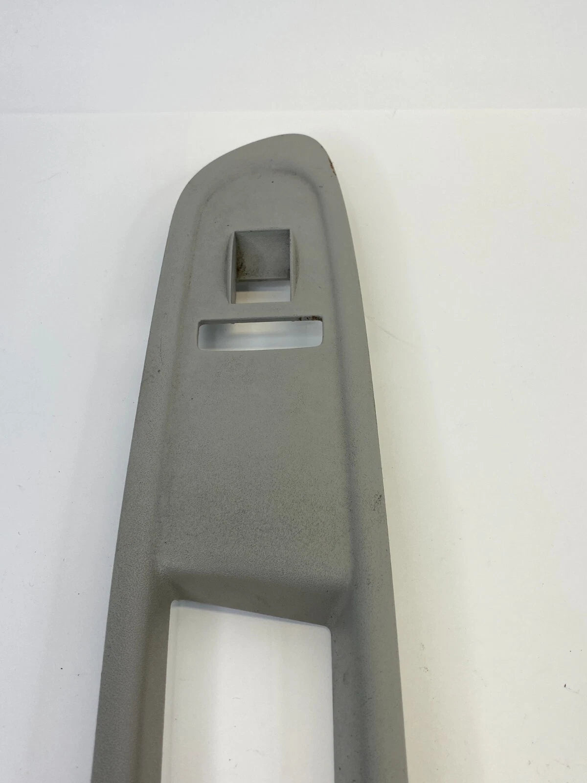 09-12 CHEVROLET TRAVERSE FRONT RIGHT DOOR WINDOW SWITCH BEZEL TRIM 25868390 OEM