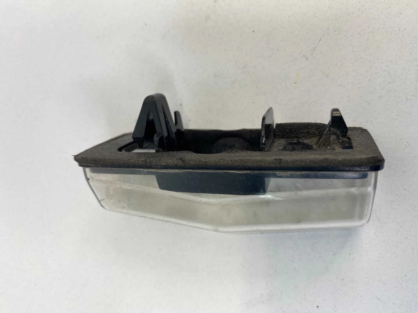 2009-2013 TOYOTA MATRIX 04-15 PRIUS REAR TRUNK LICENSE PLATE LIGHT LAMP OEM