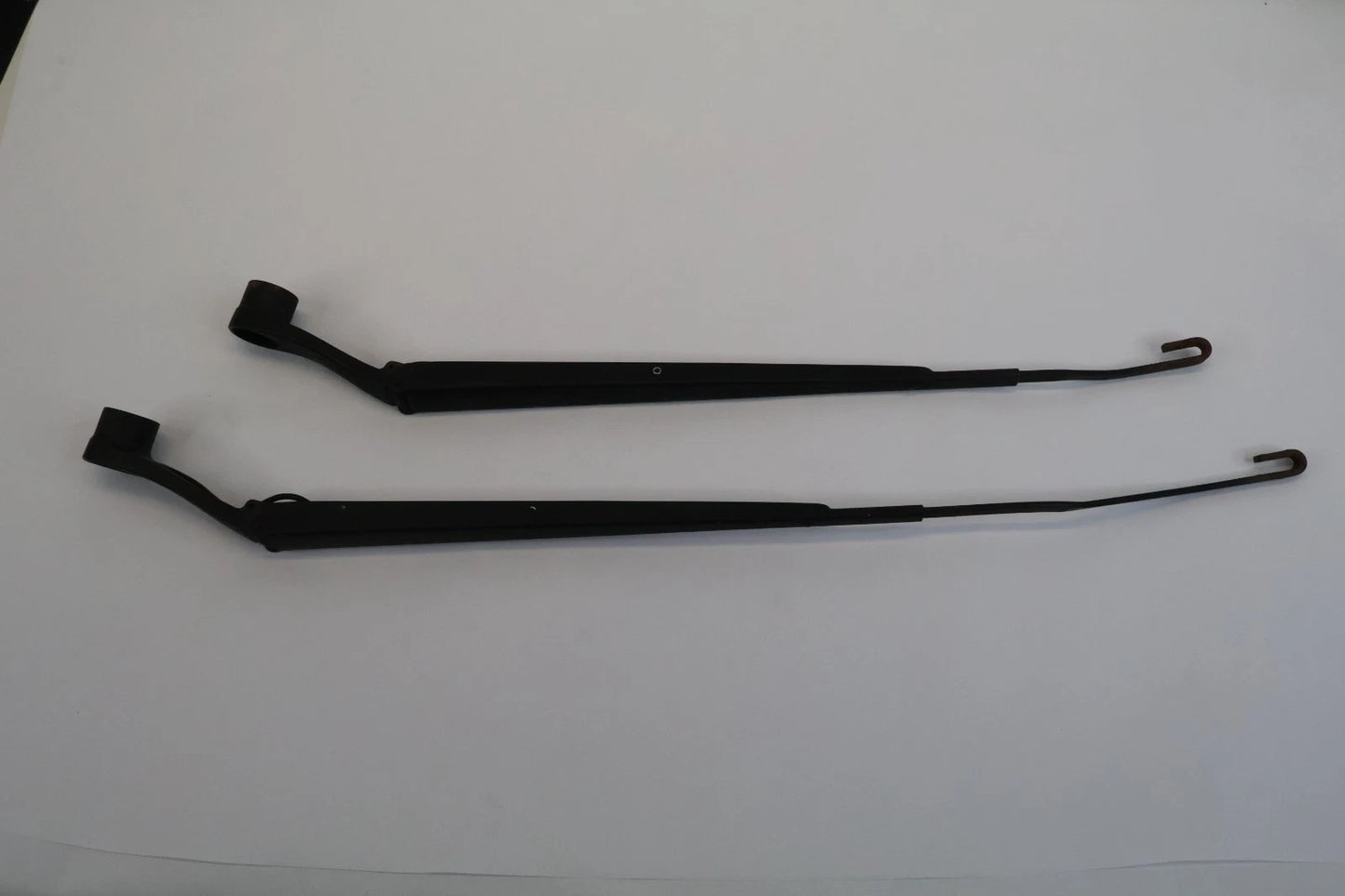2006-2011 HYUNDAI ACCENT FRONT WINDSHIELD WIPER ARM PAIR SET OEM