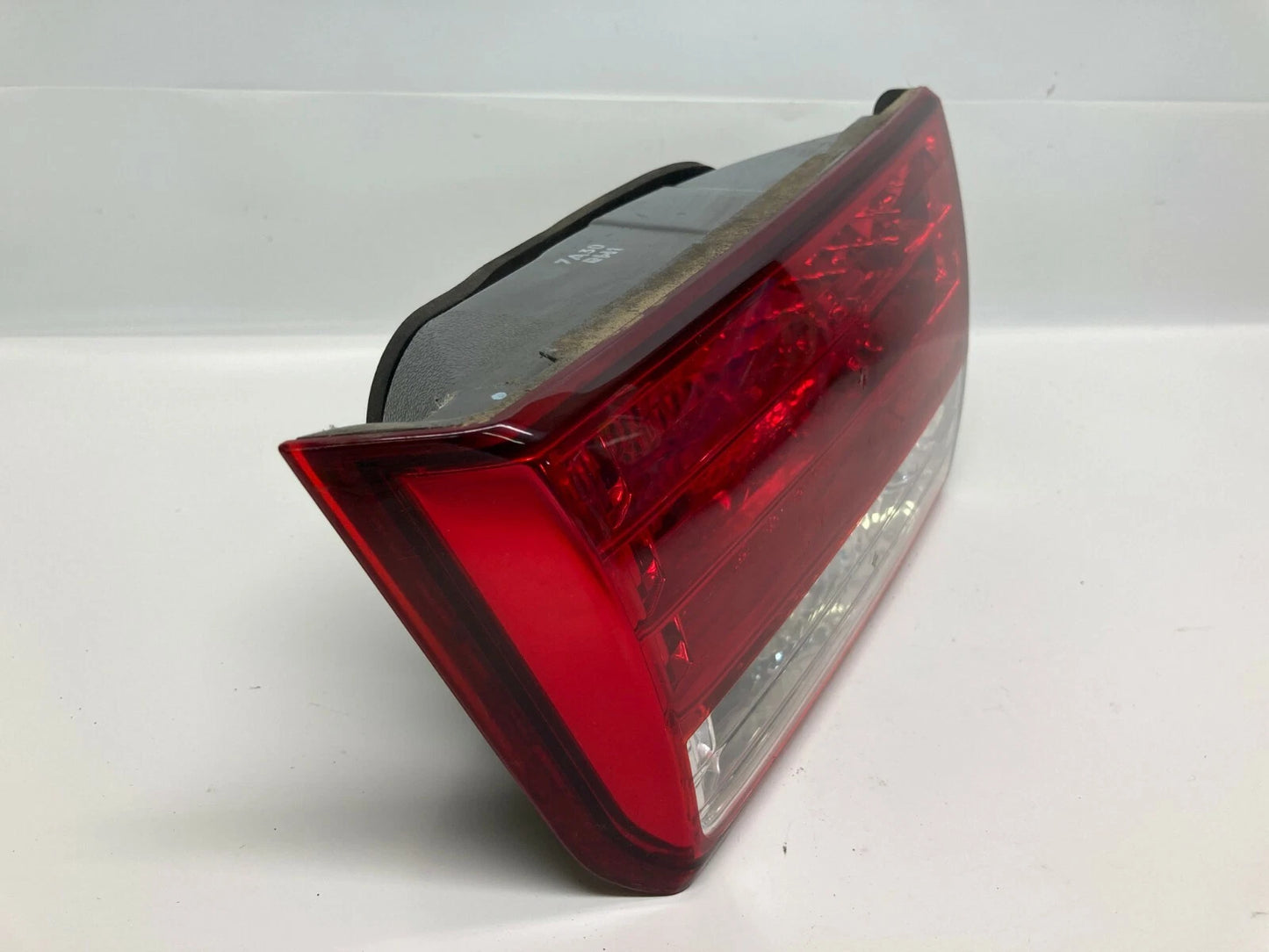 2006-2008 HYUNDAI SONATA REAR RIGHT PASSENGER INNER TAIL LIGHT 924040A0 OEM