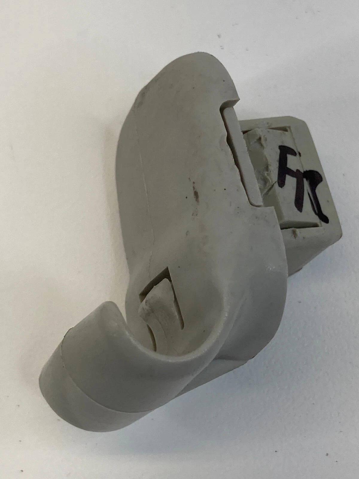 2010-2012 MAZDA CX-7 FRONT RIGHT SUN VISOR HOLDER RETAINER SUNVISOR CLIP OEM