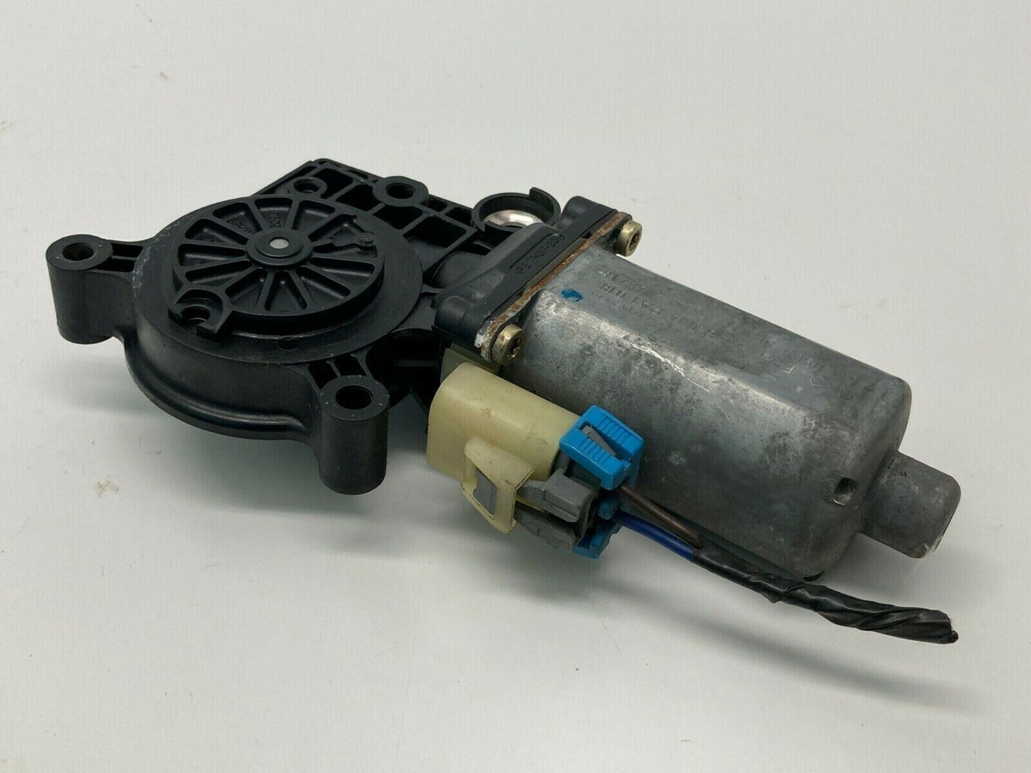 00-05 Chevrolet Impala Front Left Driver Side Door Power Window Motor CM 090930B