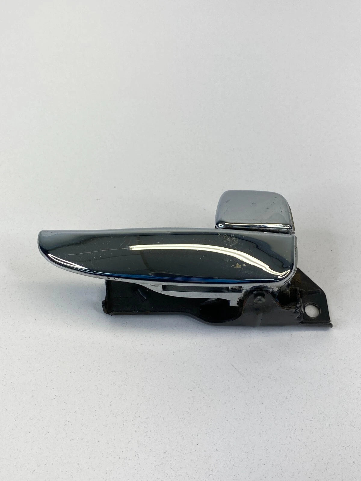 2002-2005 HYUNDAI SONATA REAR RIGHT PASSENGER SIDE INNER DOOR HANDLE ASSEMBLY