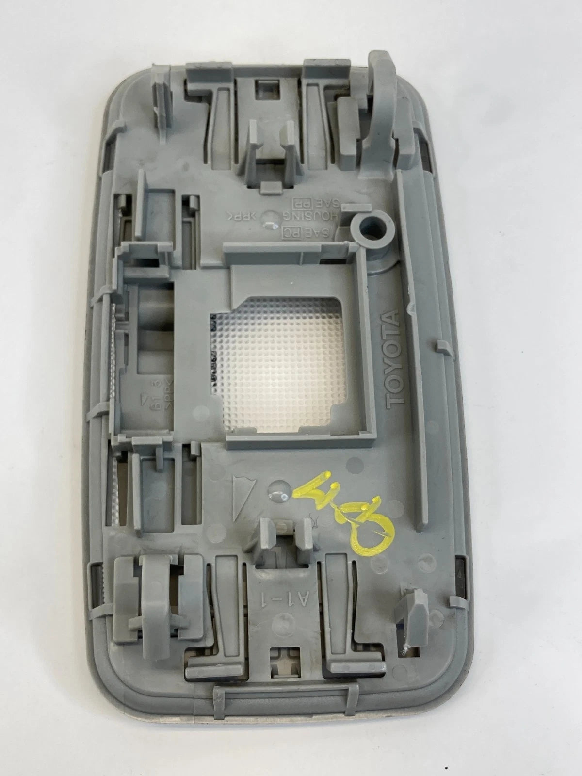 2009-2013 TOYOTA MATRIX REAR OVERHEAD CONSOLE DOME LIGHT MAP LAMP OEM