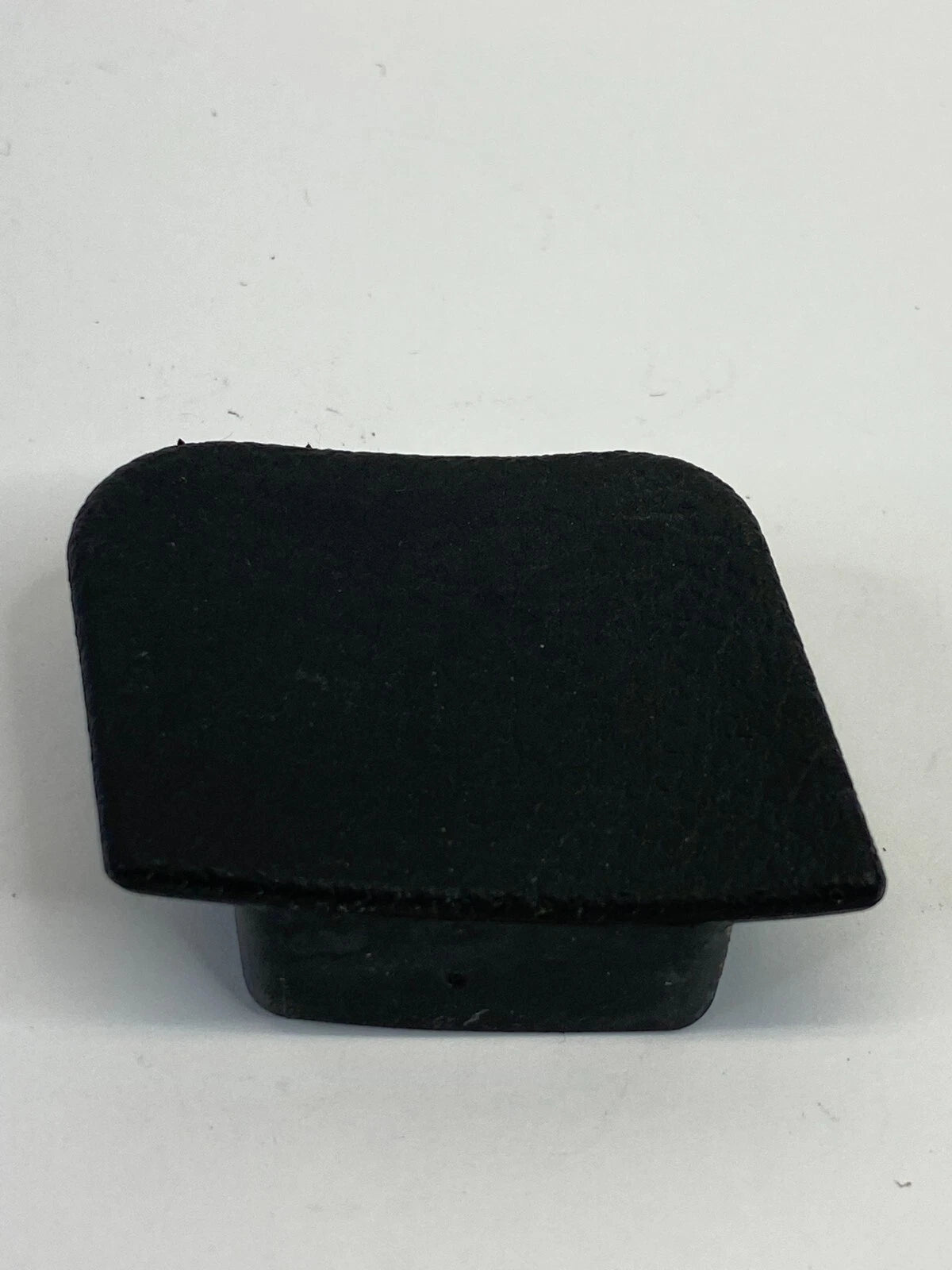 2002-2007 SATURN VUE DASH LEFT SIDE BOLT SCREW COVER TRIM CAP 22684441 OEM