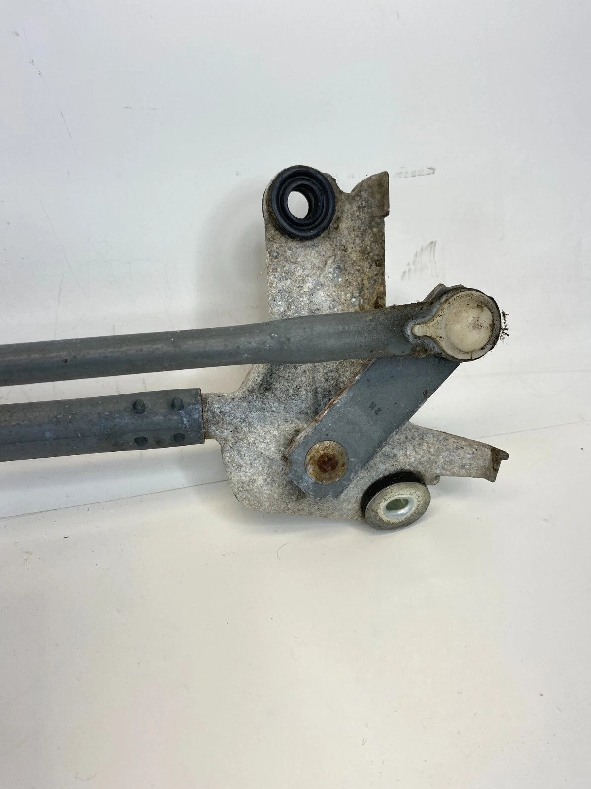 2004-2009 TOYOTA PRIUS WINDSHIELD WIPER ARM LINKAGE WITH MOTOR 85110-47060 OEM