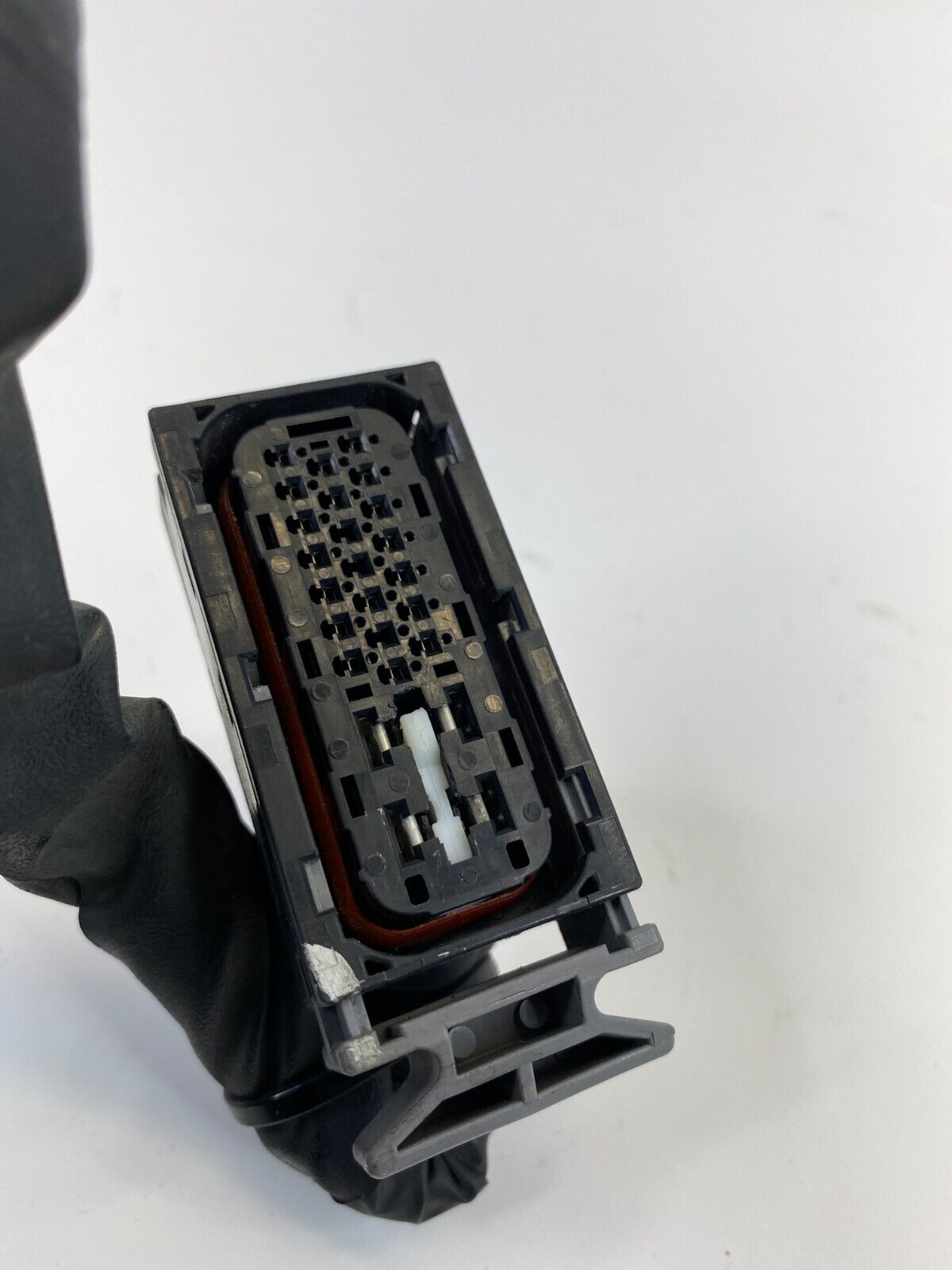 2004-2006 Hyundai Elantra 2.0L ABS Anti Lock Brake Pump Relay Plug Connector OEM