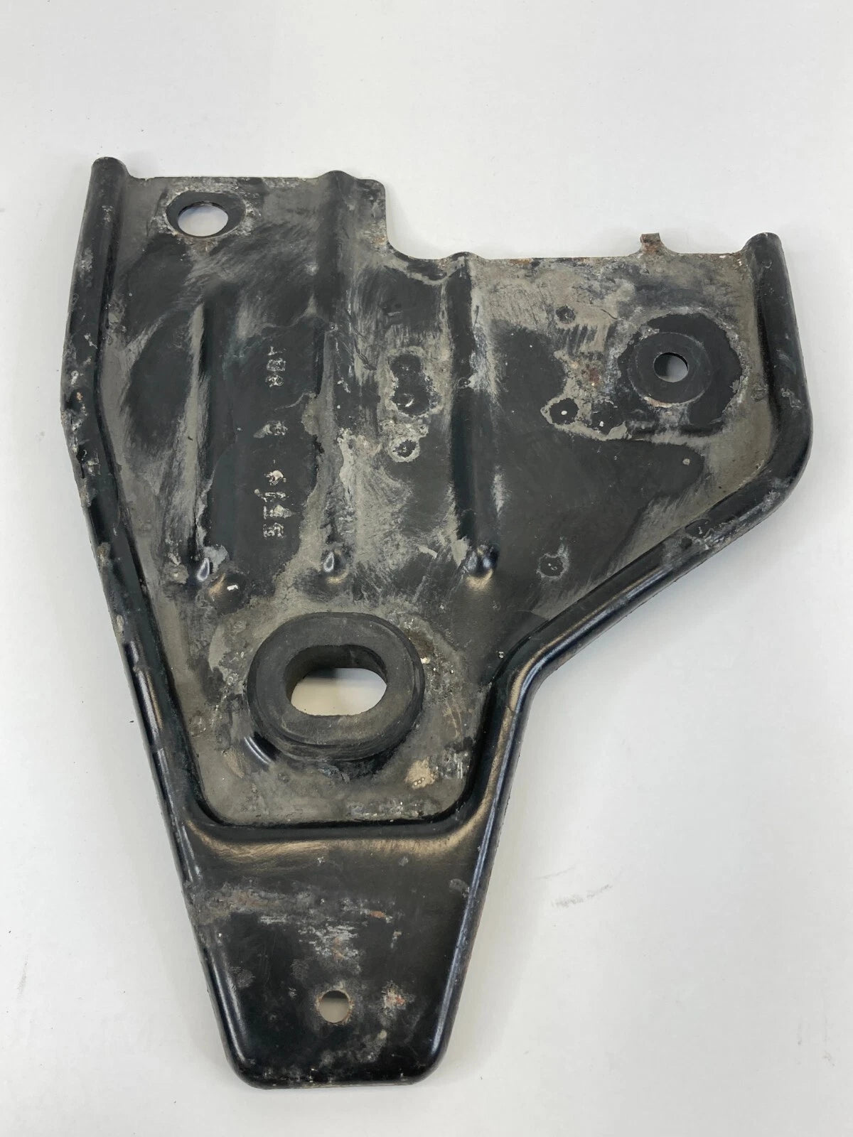 2003-2006 LINCOLN NAVIGATOR UPPER RADIATOR RIGHT SIDE MOUNTING BRACKET 2L148B358