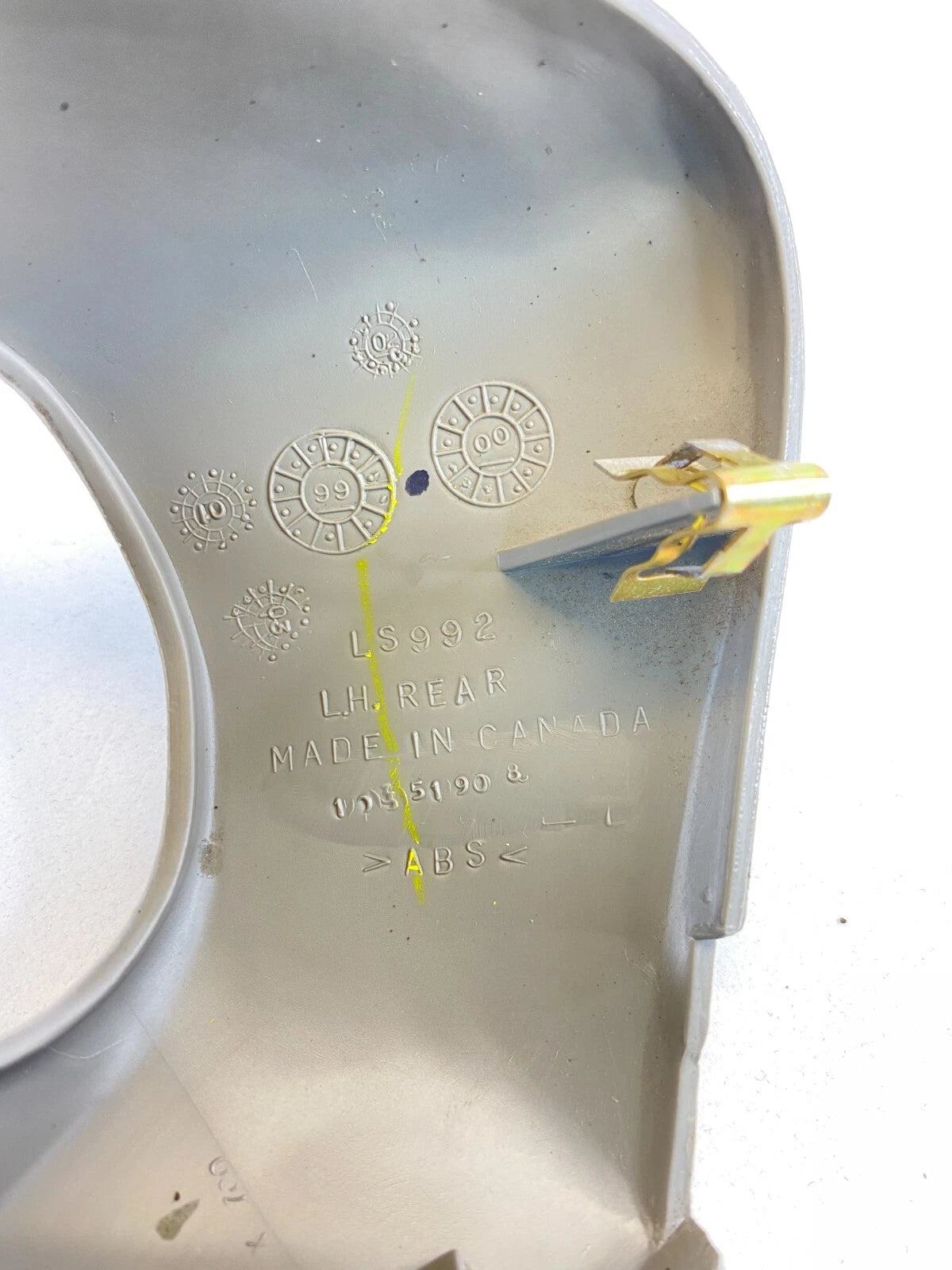 2000-2005 CHEVROLET IMPALA REAR LEFT INTERIOR DOOR HANDLE BEZEL COVER 10355291