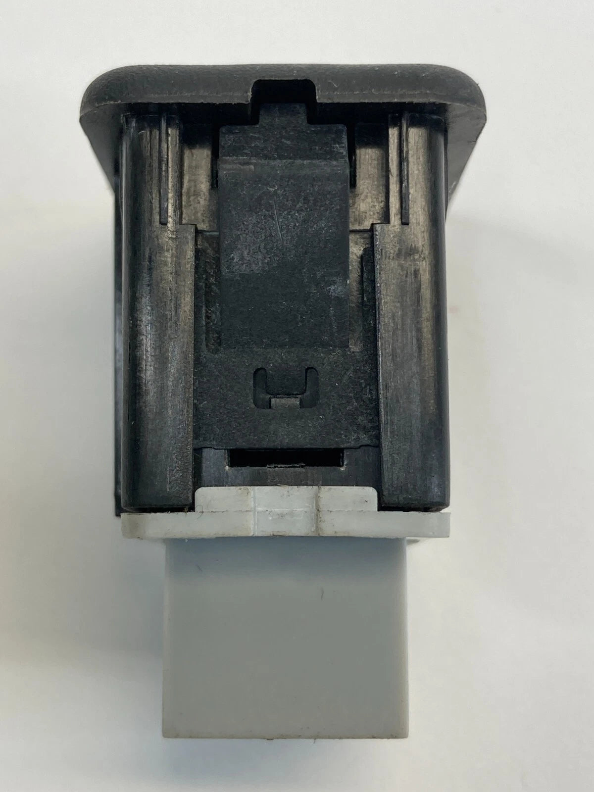 2011 2012 GMC ACADIA INSTRUMENT AUXILIARY JACK USB SOCKET RECEPTACLE 20928734