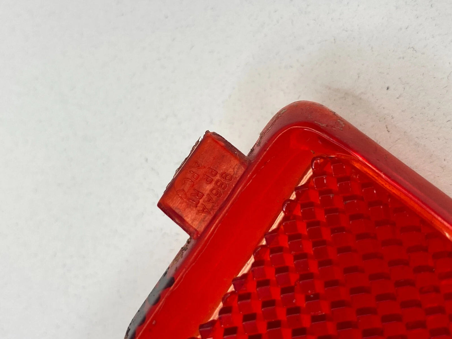 2004-2008 CHRYSLER PACIFICA REAR RIGHT SIDE INTERIOR DOOR LIGHT LAMP REFLECTOR