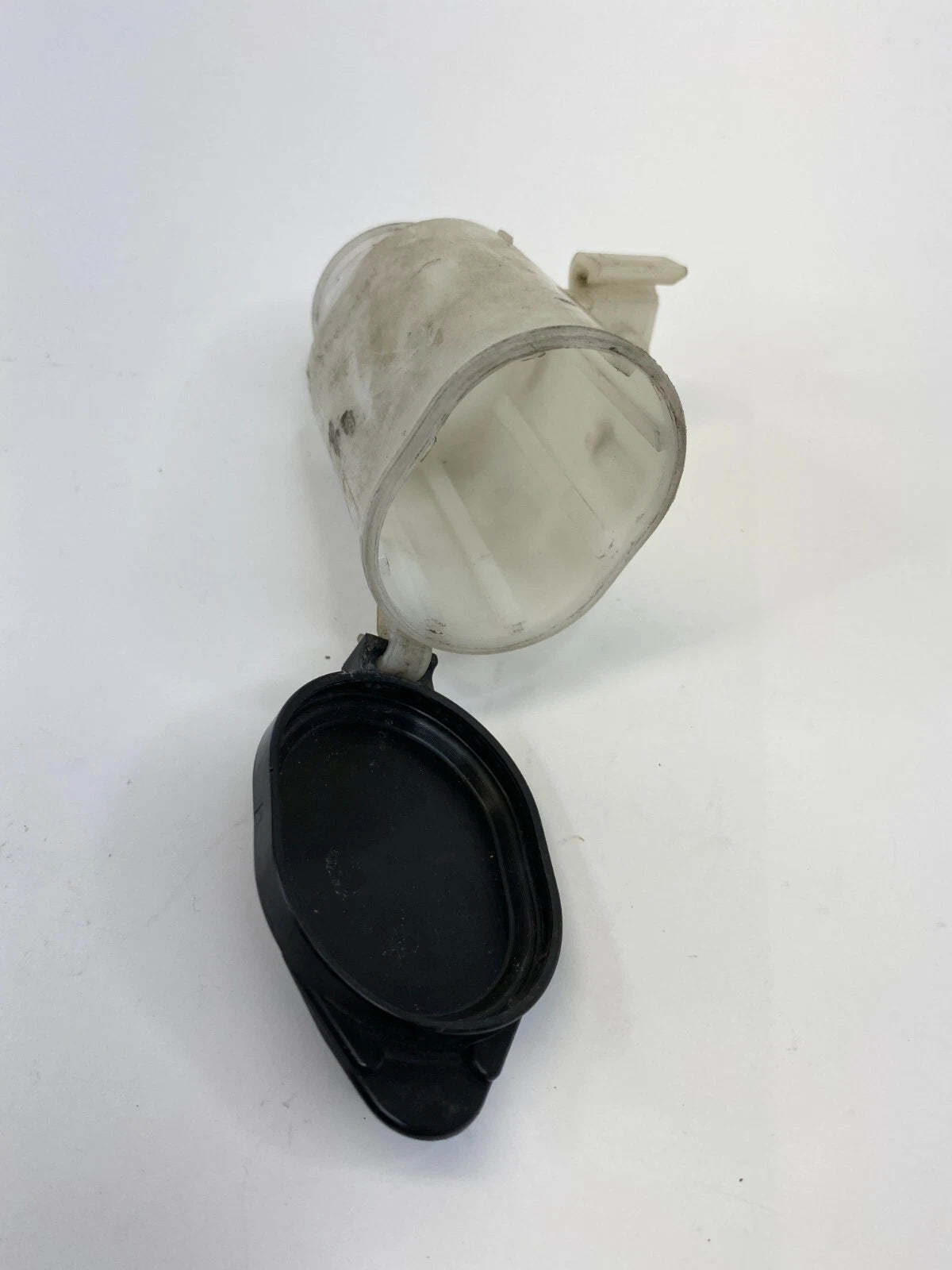 00-05 TOYOTA CELICA WINDSHIELD WIPER FLUID FILLER TUBE NECK W/ CAP E11001102 OEM