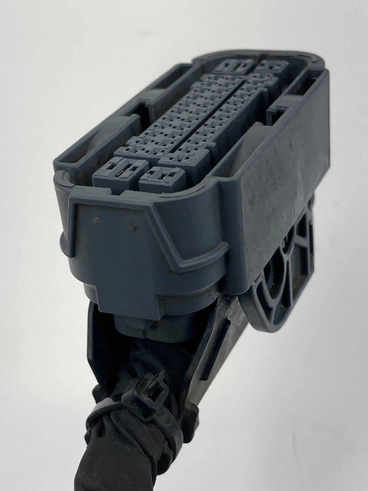 2014-2016 Kia Forte 1.8L A/T ABS Anti Lock Brake Pump Plug Connector OEM