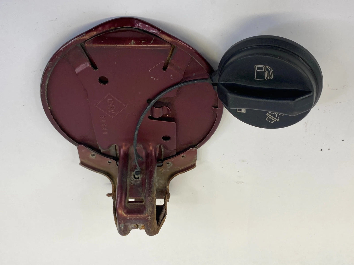 2002-2006 CHEVY TRAILBLAZER EXT FUEL FILLER GAS TANK DOOR LID COVER W/ TANK CAP