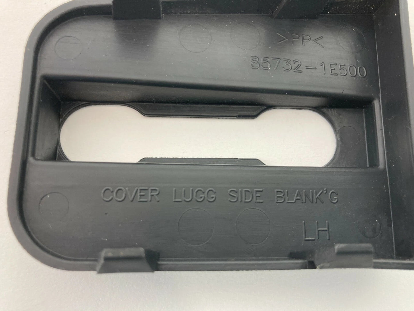 2007 HYUNDAI ACCENT REAR LEFT LUGGAGE COVER TRIM BEZEL 85732-1E500 OEM