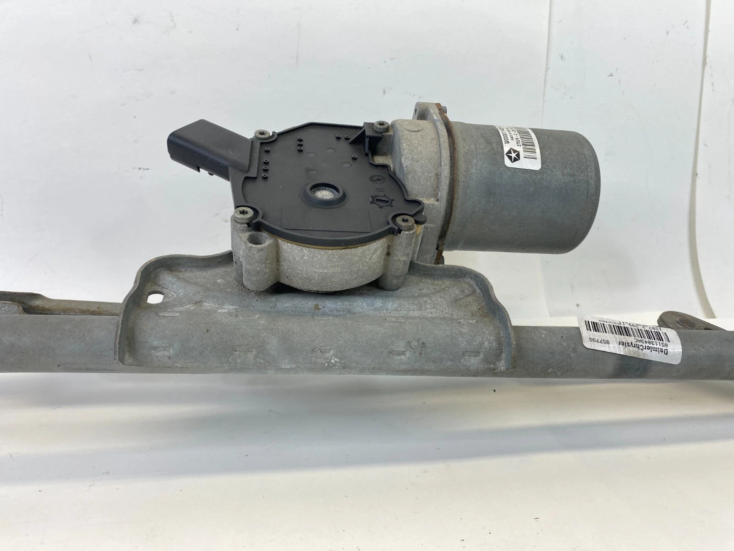 2008-2020 DODGE GRAND CARAVAN FRONT WINDSHIELD WIPER MOTOR W/ LINKAGE W000011423