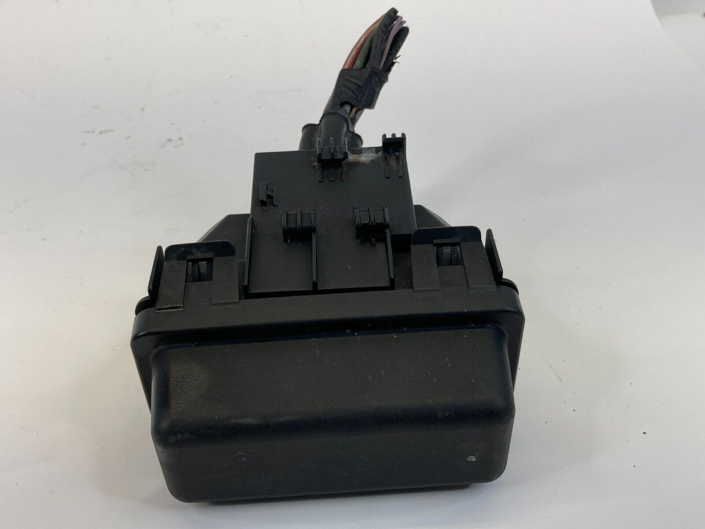 2013 13 Buick Regal 2.0L L4 Engine Compartment Small Fuse Relay Box OEM