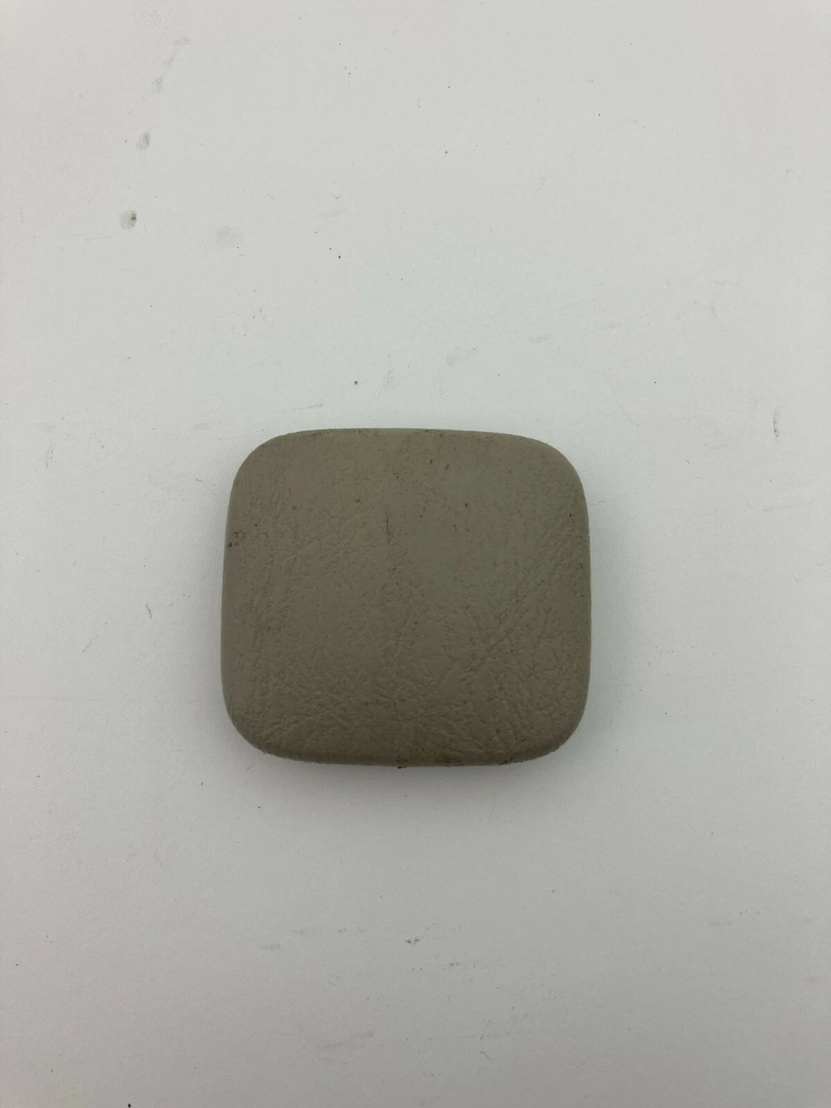 98-05 LEXUS GS300 LEXUS GS400 FRONT LEFT OR RIGHT SEAT BELT RETRACTOR CAP COVER