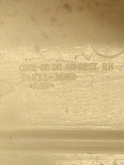 2011-2014 HYUNDAI SONATA REAR RIGHT BACK SIDE INTERIOR DOOR ARMREST PANEL OEM