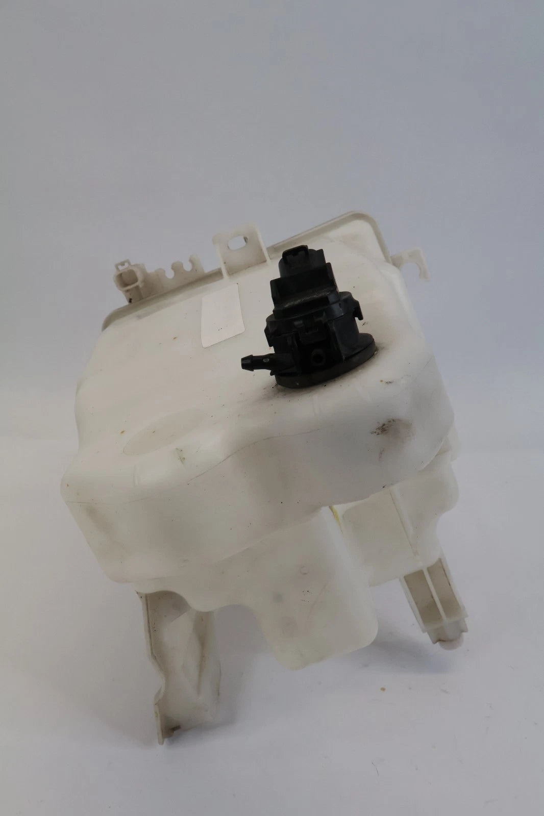 2010-2013 SUZUKI KIZASHI FRONT WINDSHIELD WASHER RESERVOIR BOTTLE 38403-57L10