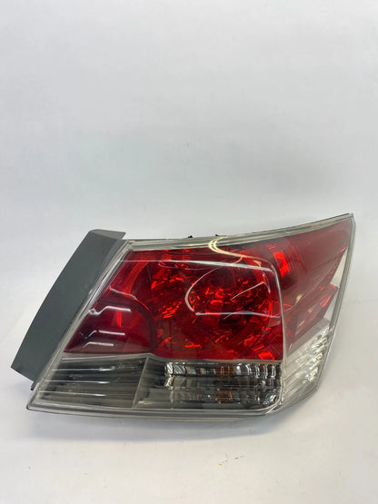 2008-2012 HONDA ACCORD SEDAN RIGHT PASSENGER TAIL LIGHT TAILLIGHT TAIL LAMP OEM