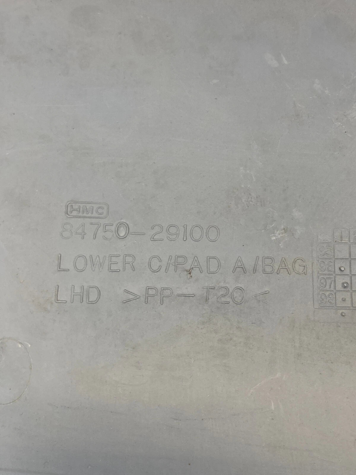1999 2000 HYUNDAI ELANTRA RIGHT LOWER INTERIOR PANEL COVER TRIM 84750-29100 OEM