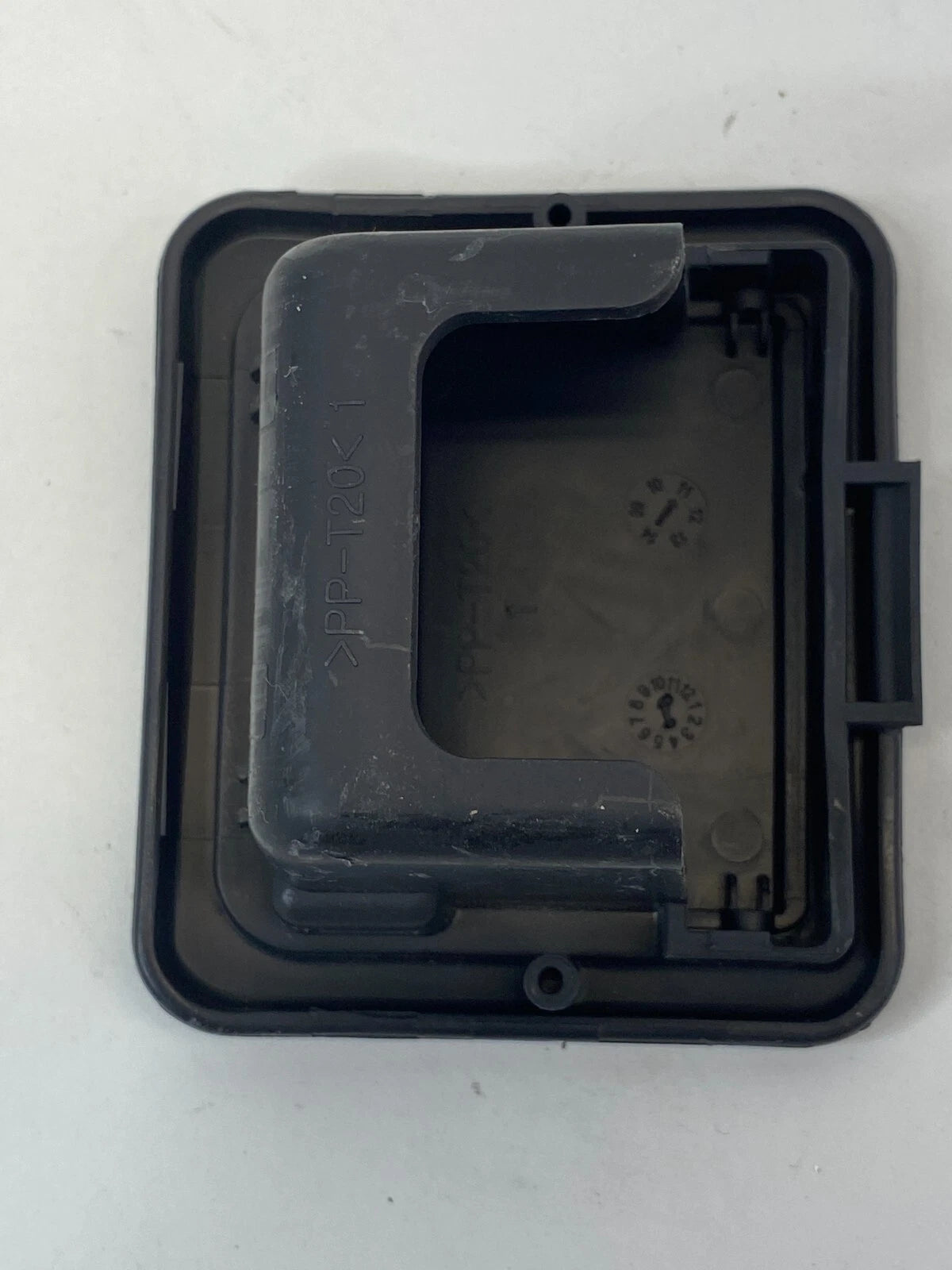 2011-2014 HYUNDAI SONATA REAR DECK CHILD SEAT SAFETY ANCHOR PLUG CAP TRIM OEM