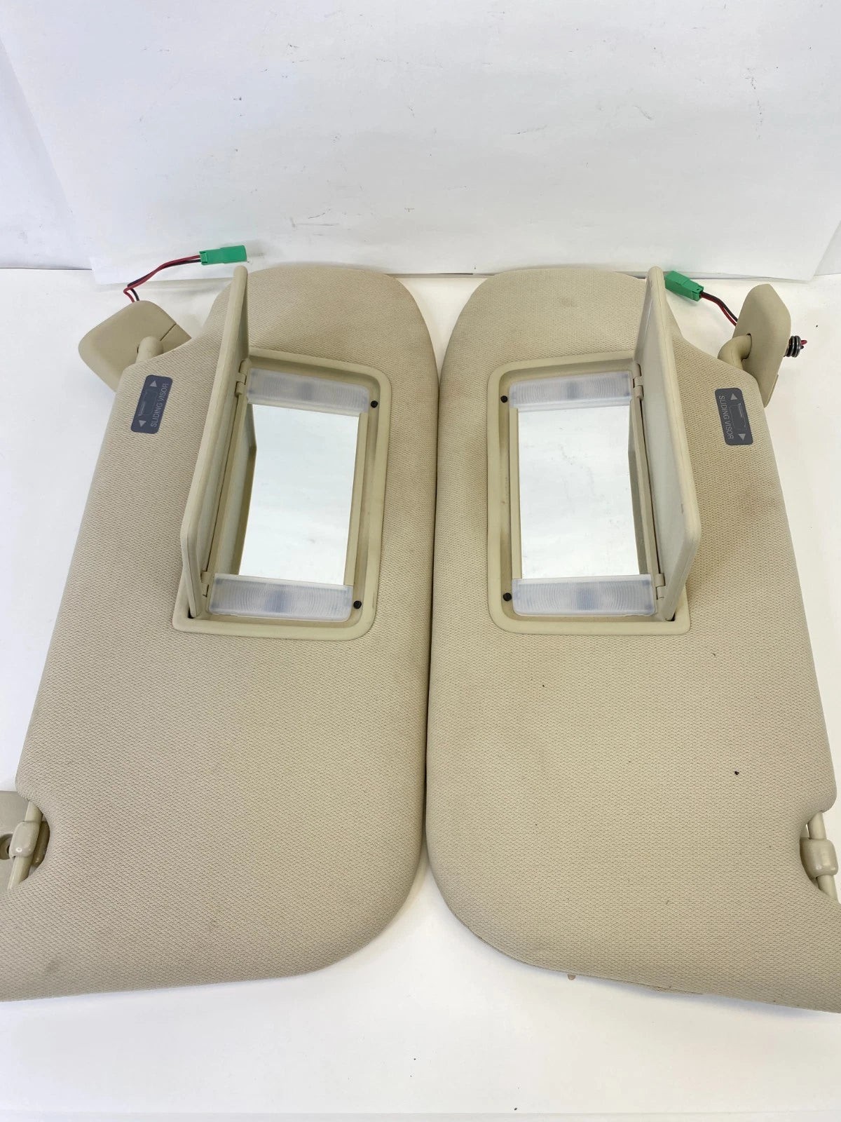 2013-2019 FORD TAURUS DRIVER & PASSENGER SUNVISOR SET W/ILLUMINATED MIRROR OEM