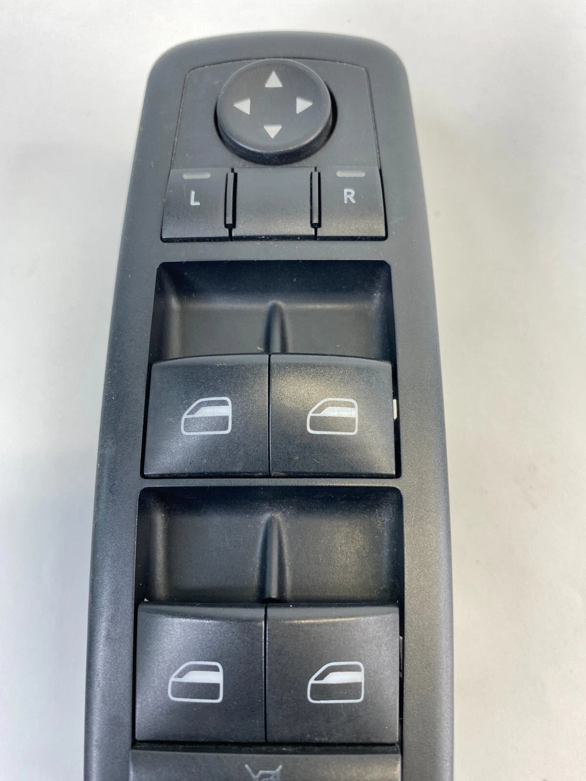 2008 2009 CHRYSLER TOWN & COUNTRY FRONT LEFT DRIVER POWER MASTER WINDOW SWITCH