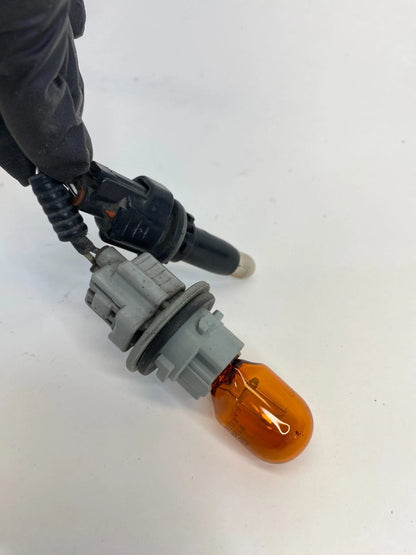 2007-2009 LEXUS RX350 FRONT RIGHT PASSENGER TURN SIGNAL HEADLIGHT BULB PIGTAIL