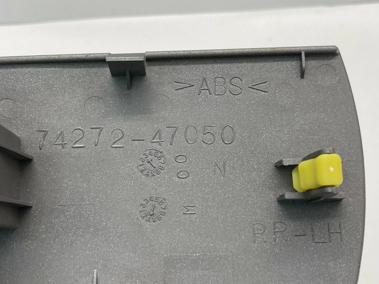 04-09 TOYOTA PRIUS REAR LEFT DOOR WINDOW CONTROL SWITCH COVER BEZEL 74272-47050