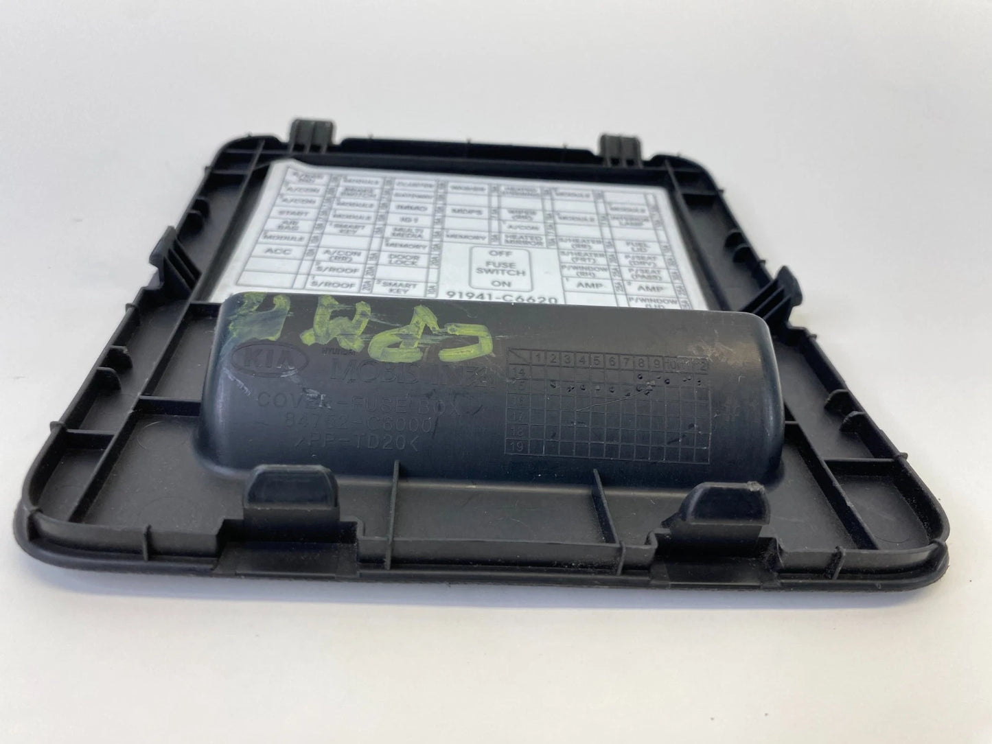 2016-2020 KIA SORENTO DRIVER SIDE DASH FUSE BOX ACCESS COVER 84752-C6000 OEM