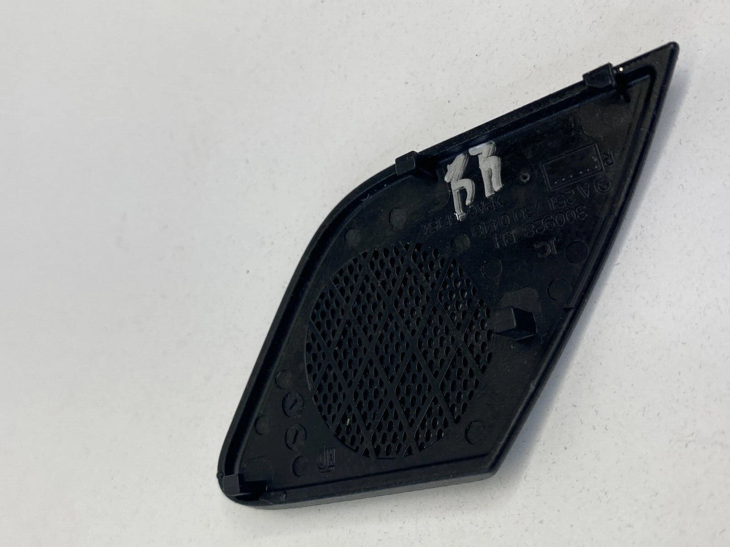 06-12 MERCEDES-BENZ R350 REAR RIGHT DOOR TWEETER SPEAKER COVER GRILL A2517300448