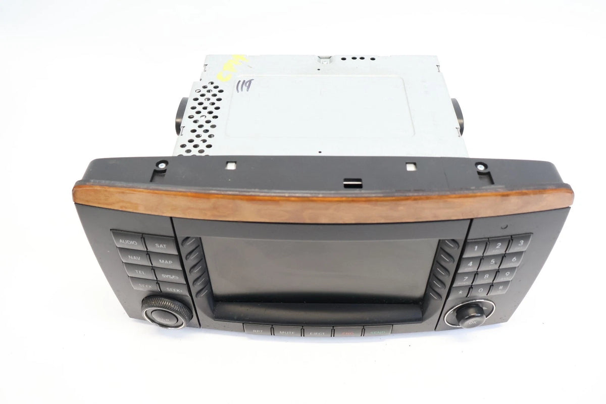06-08 MERCEDES BENZ W251 R350 R320 GL320 RADIO NAVIGATION CD PLAYER A2518704589