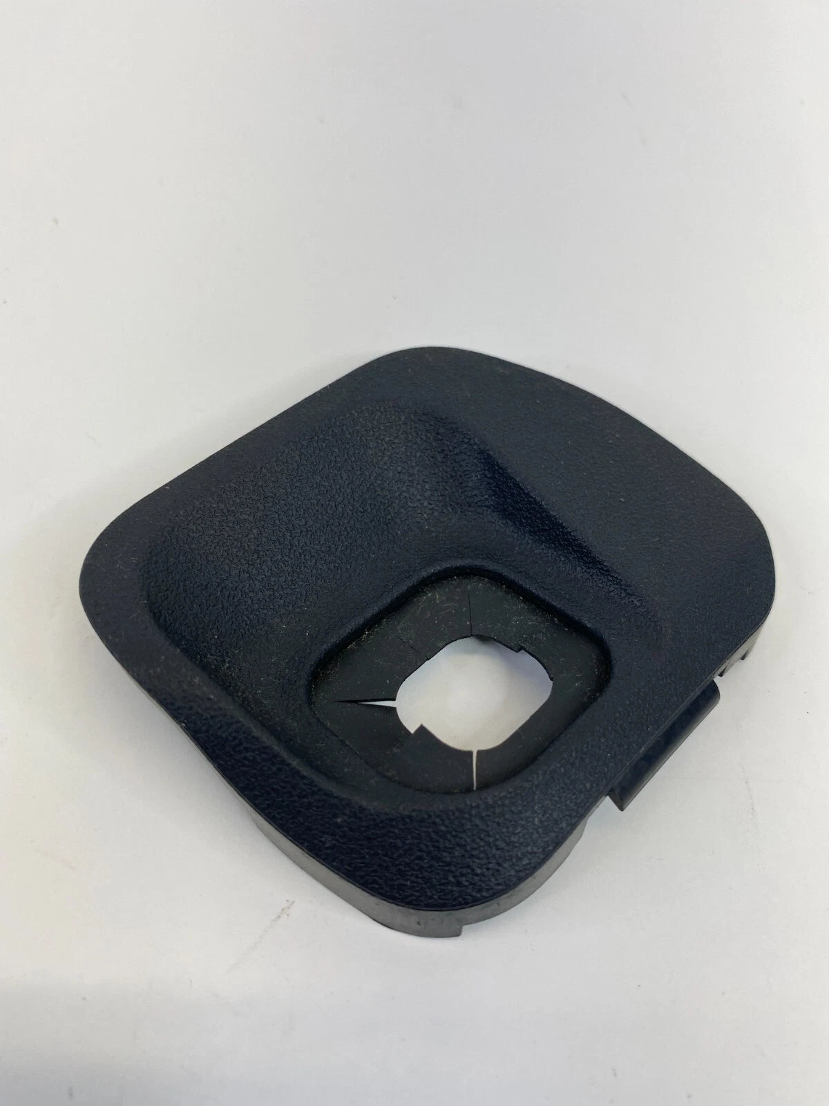 2010-2015 TOYOTA PRIUS STEERING WHEEL CRUISE SWITCH COVER TRIM BEZEL 45186-47030