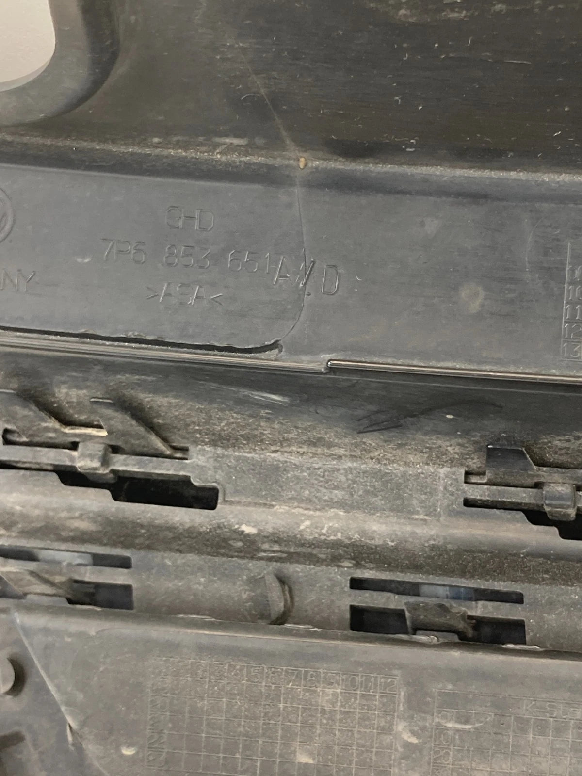 2011-2014 VOLKSWAGEN TOUAREG FRONT BUMPER UPPER GRILL GRILLE 7P6-853-651-A-WD