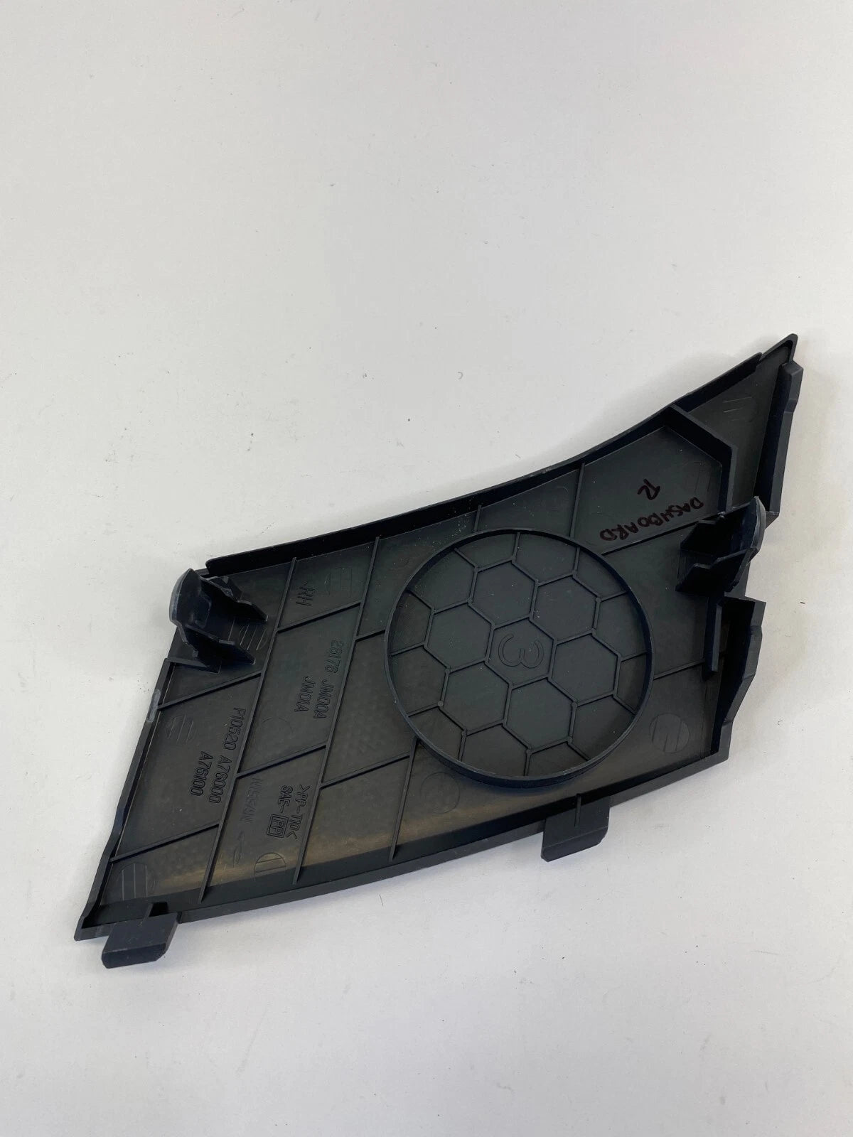 2008-2013 NISSAN ROGUE DASH PASSENGER SIDE SPEAKER COVER GRILLE 28176-JM00A OEM