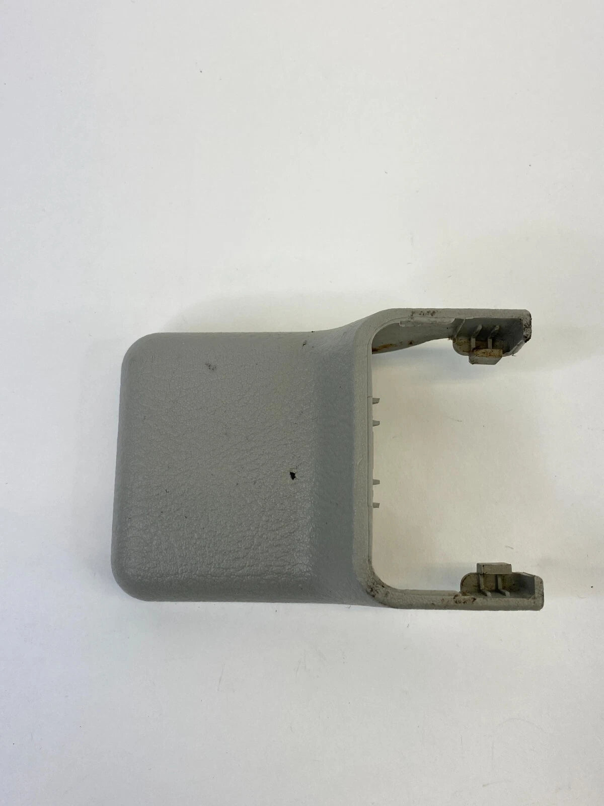 2004-2006 KIA SPECTRA FRONT RIGHT PASSENGER SEAT TRACK FOOT COVER OUTSIDE OEM