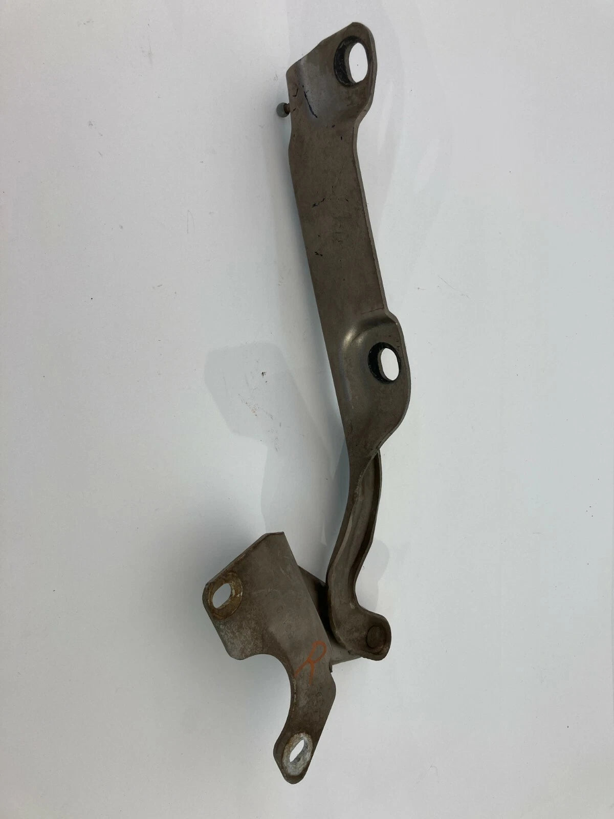 2000 2001 CHRYSLER LHS FRONT RIGHT PASSENGER SIDE HOOD BONNET HINGE BRACKET OEM