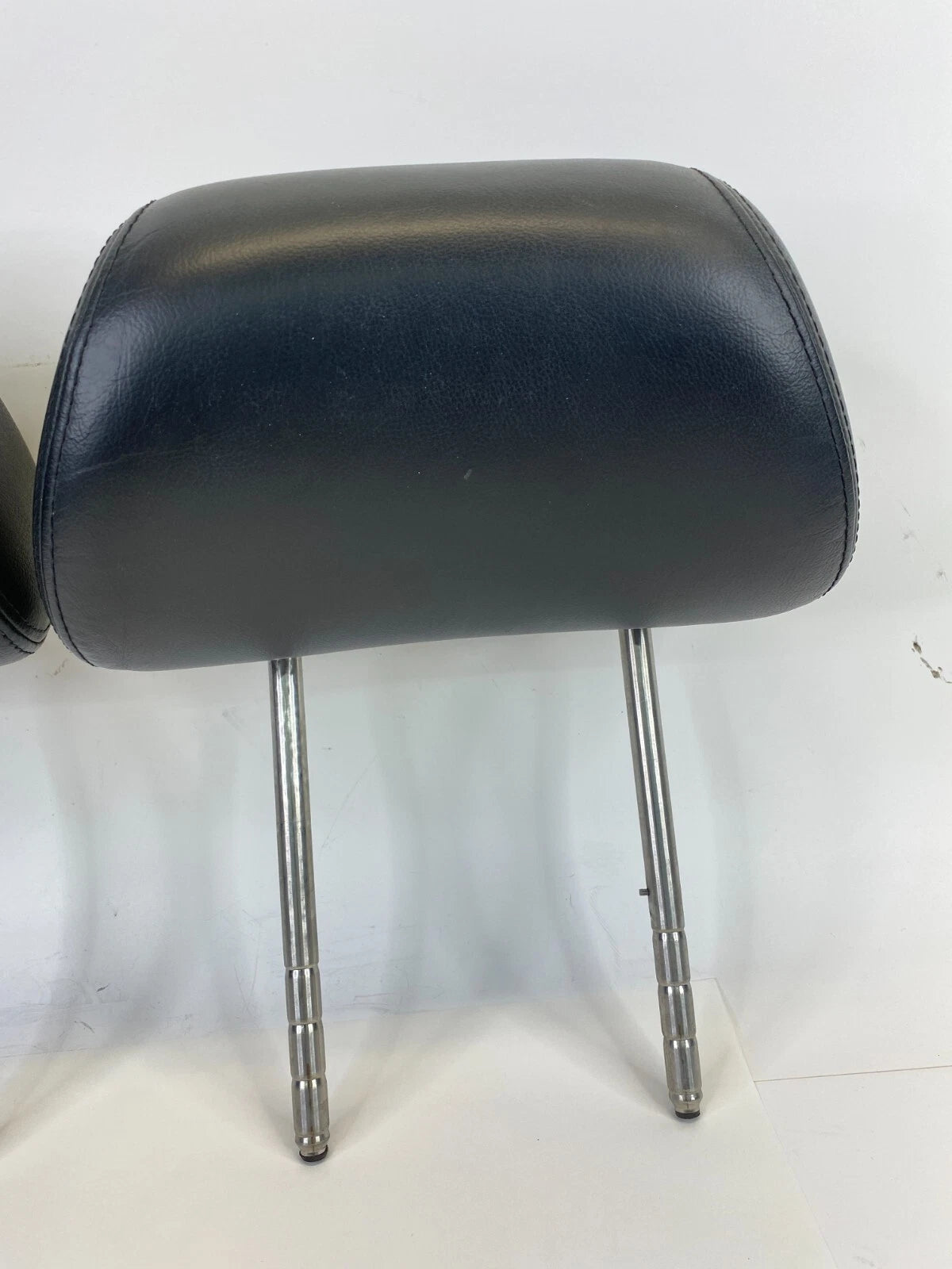 2001-2005 VW JETTA GOLF FRONT LH & RH SET HEADREST HEAD REST LEATHER BLACK OEM