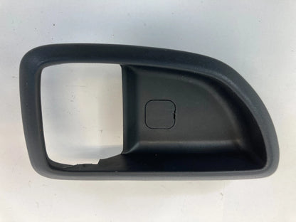 10-13 KIA SOUL FRONT RIGHT SIDE INNER DOOR HANDLE COVER BEZEL TRIM 82611-2K100