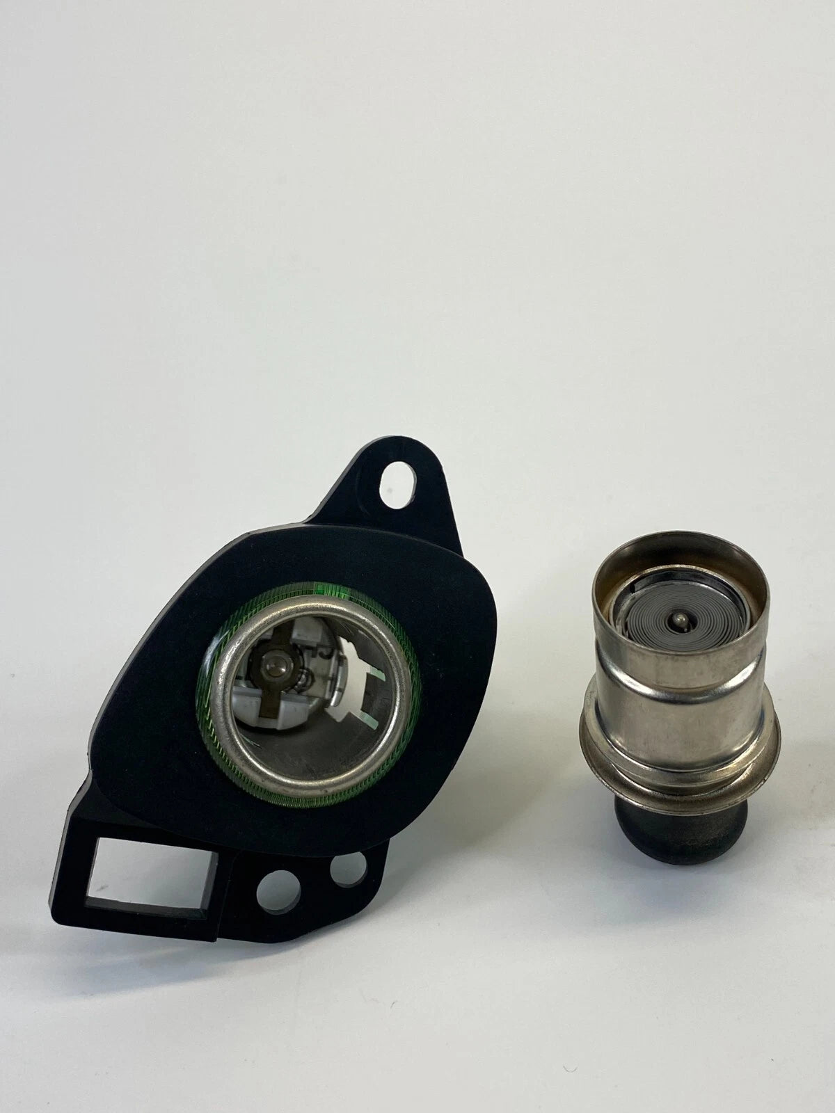 2000-2006 MAZDA MPV POWER OUTLET PLUG IGNITION LIGHTER CIGARETTE SOCKET OEM