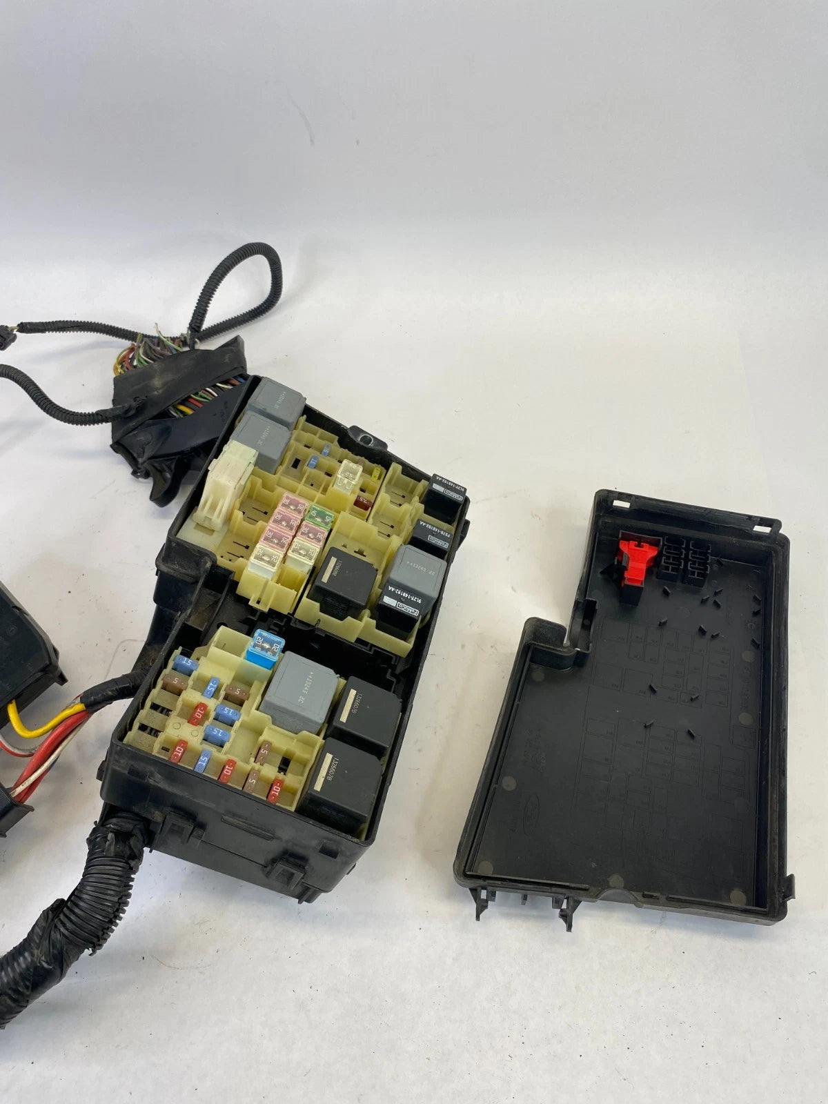 2012-2014 FORD FOCUS 2.0L ENGINE COMPARTMENT FUSE RELAY BOX AV6T-14A067-BV OEM